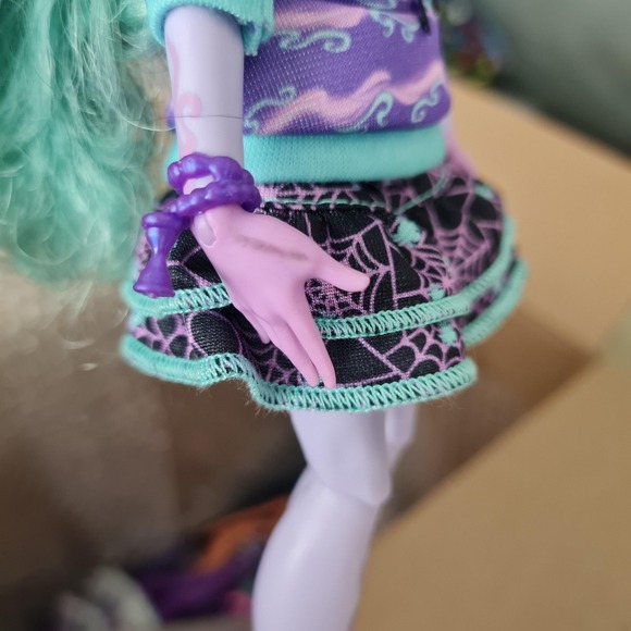 Monster High Dolls Lot G3 Fashion & Mini Figures Venus Draculaura Cleo Stands - Picture 8 of 16